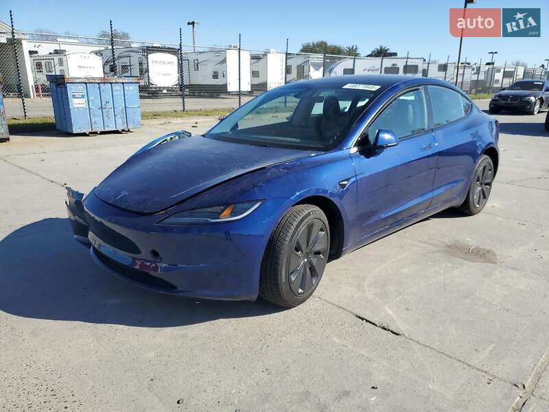 Седан Tesla Model 3 2025 в 