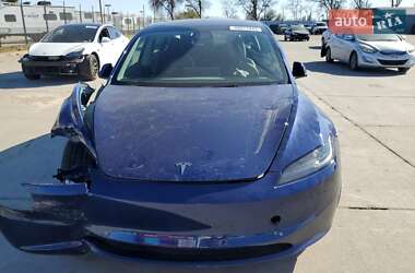 Седан Tesla Model 3 2025 в 
