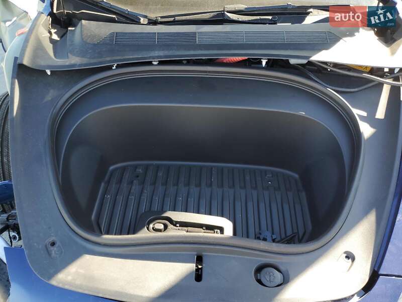 Седан Tesla Model 3 2024 в Киеве