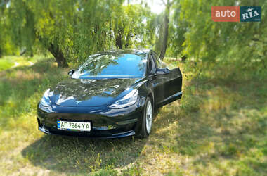 Седан Tesla Model 3 2022 в 