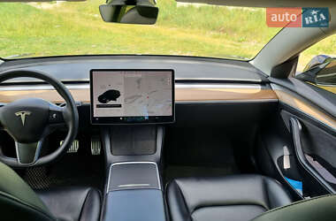 Седан Tesla Model 3 2022 в 