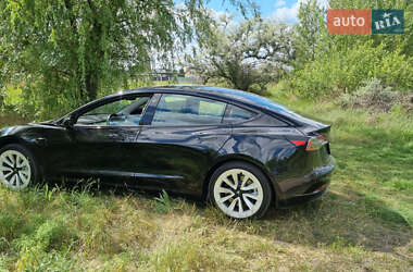 Седан Tesla Model 3 2022 в 
