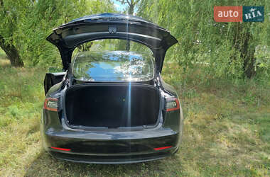 Седан Tesla Model 3 2022 в 