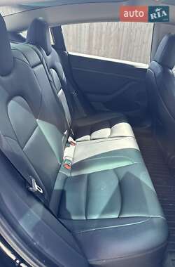 Седан Tesla Model 3 2022 в 