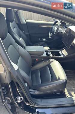 Седан Tesla Model 3 2022 в 