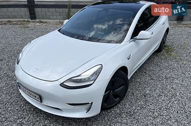 Седан Tesla Model 3 2020 в 