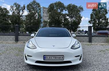 Седан Tesla Model 3 2020 в 