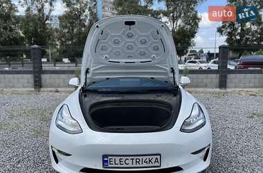 Седан Tesla Model 3 2020 в 