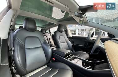 Седан Tesla Model 3 2020 в 
