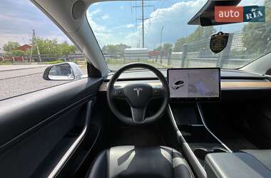 Седан Tesla Model 3 2020 в 