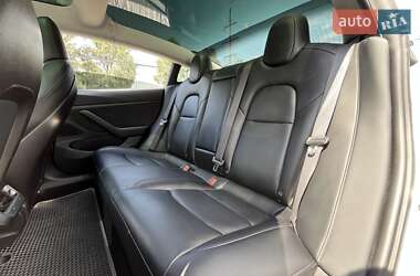 Седан Tesla Model 3 2020 в 
