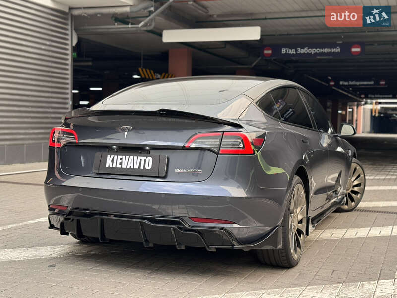 Седан Tesla Model 3 2021 в Киеве