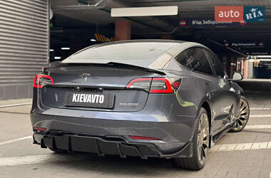 Седан Tesla Model 3 2021 в 