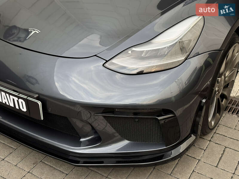 Седан Tesla Model 3 2021 в Киеве