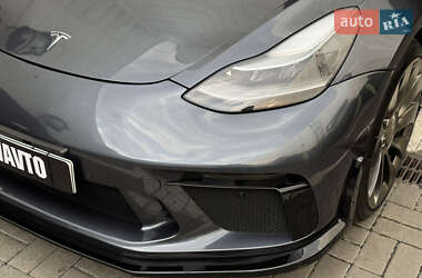 Седан Tesla Model 3 2021 в 