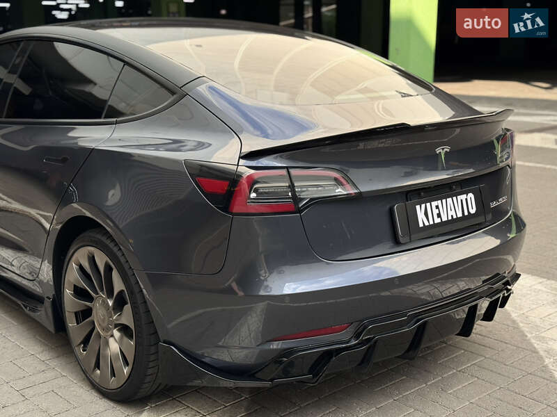 Седан Tesla Model 3 2021 в Киеве
