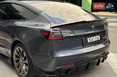 Седан Tesla Model 3 2021 в 