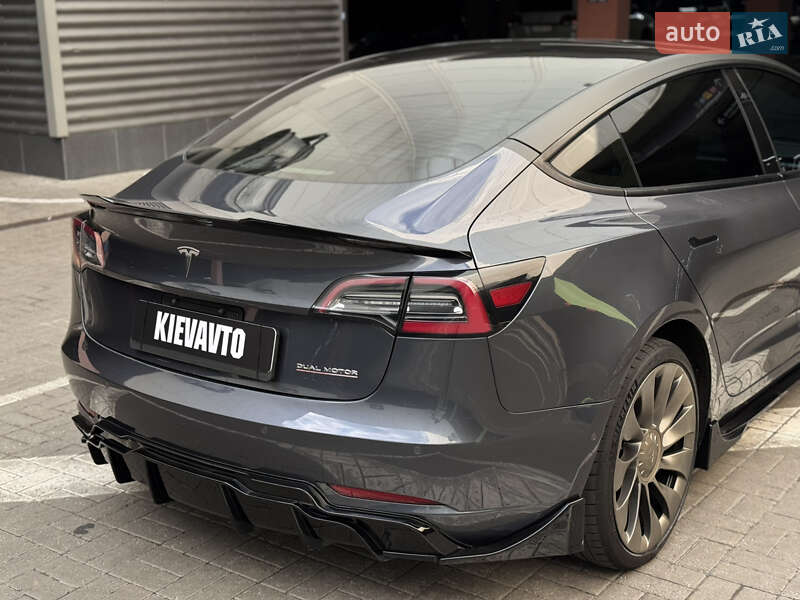 Седан Tesla Model 3 2021 в Киеве