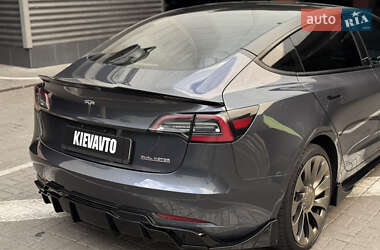 Седан Tesla Model 3 2021 в 