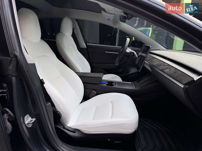 Седан Tesla Model 3 2021 в Киеве