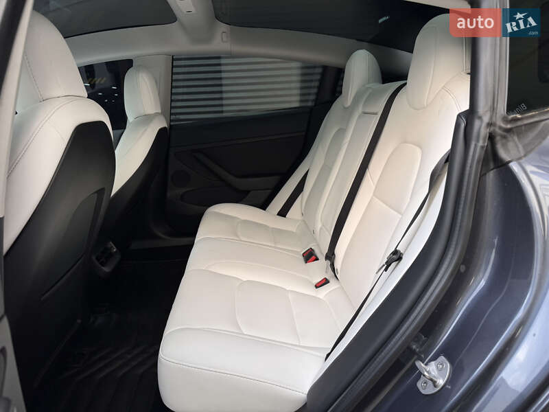 Седан Tesla Model 3 2021 в Киеве