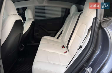 Седан Tesla Model 3 2021 в 
