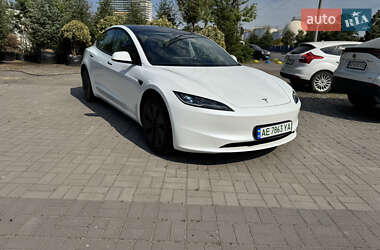 Седан Tesla Model 3 2024 в 