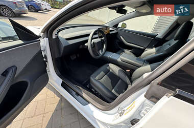 Седан Tesla Model 3 2024 в 