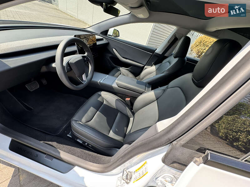 Седан Tesla Model 3 2024 в Днепре