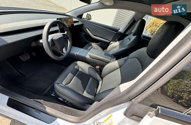 Седан Tesla Model 3 2024 в 