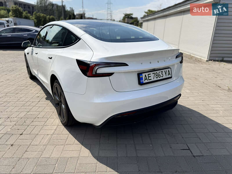 Седан Tesla Model 3 2024 в Днепре