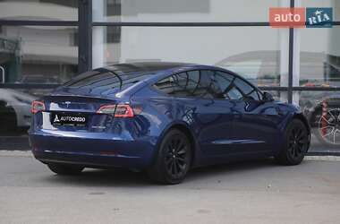 Седан Tesla Model 3 2022 в 