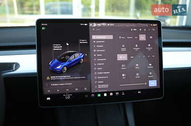 Седан Tesla Model 3 2022 в 
