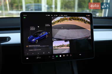 Седан Tesla Model 3 2022 в 