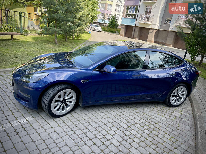 Седан Tesla Model 3 2022 в Ивано-Франковске