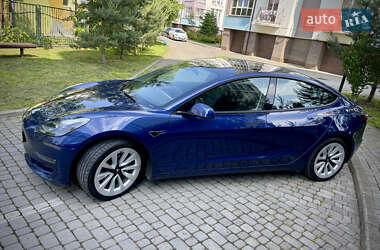 Седан Tesla Model 3 2022 в 