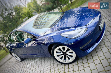 Седан Tesla Model 3 2022 в 