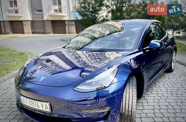 Седан Tesla Model 3 2022 в 