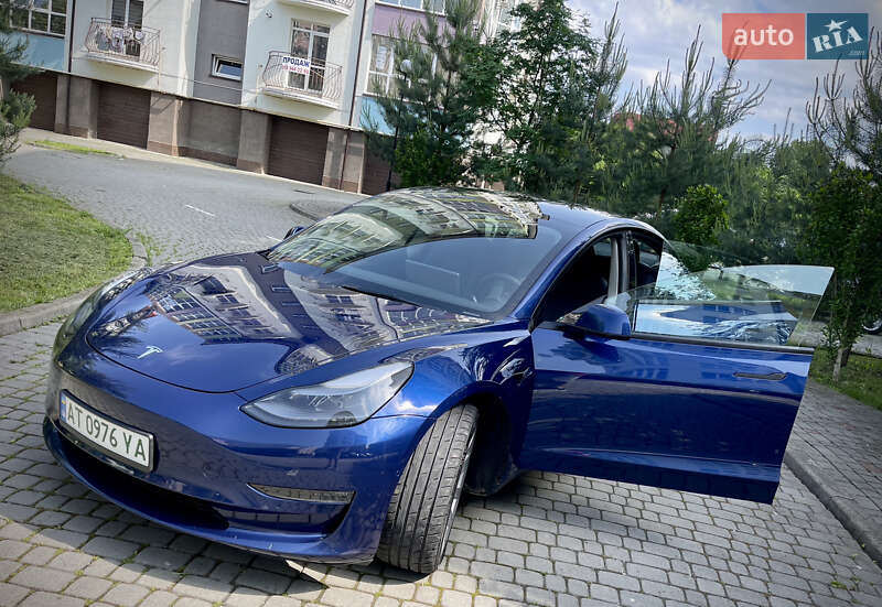 Седан Tesla Model 3 2022 в Ивано-Франковске