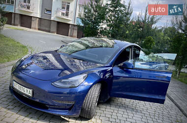 Седан Tesla Model 3 2022 в 