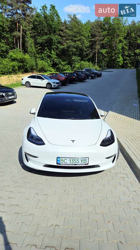 Седан Tesla Model 3 2021 в Новояворовске
