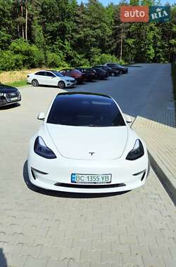 Седан Tesla Model 3 2021 в 