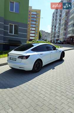 Седан Tesla Model 3 2021 в 