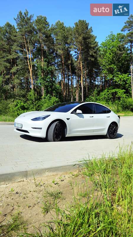 Седан Tesla Model 3 2021 в Новояворовске