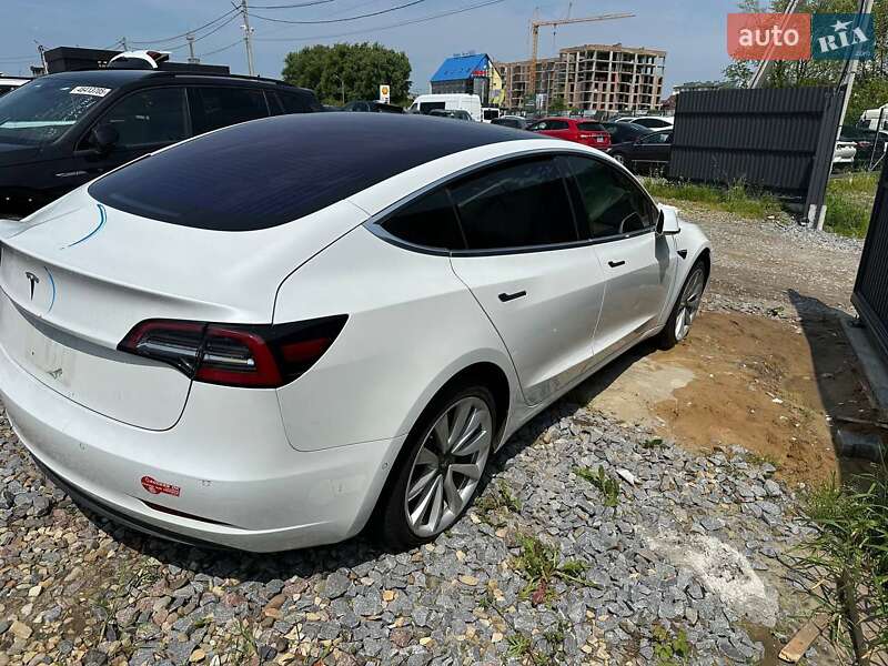 Седан Tesla Model 3 2018 в Львові