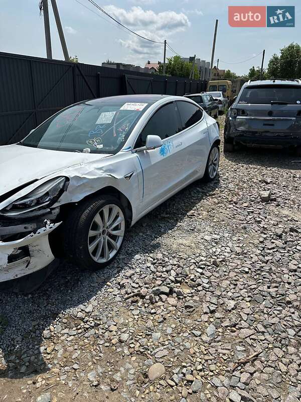 Седан Tesla Model 3 2018 в Львові