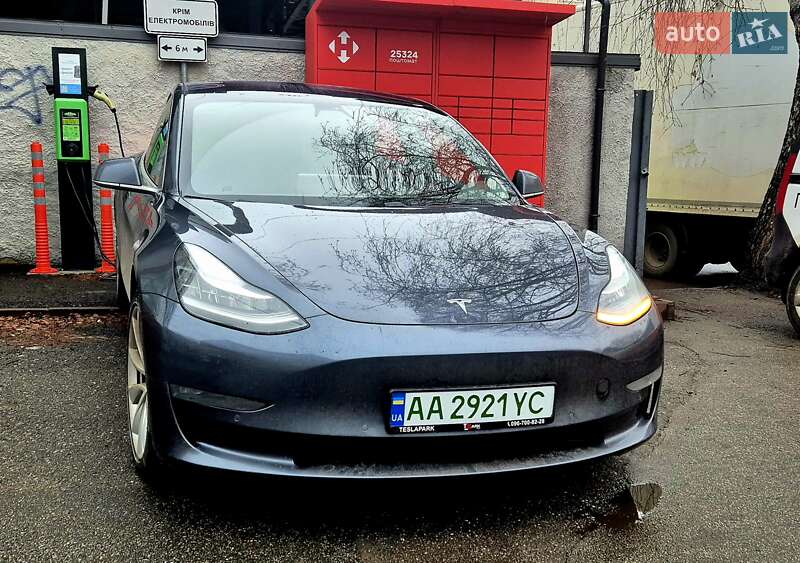 Седан Tesla Model 3 2018 в Киеве