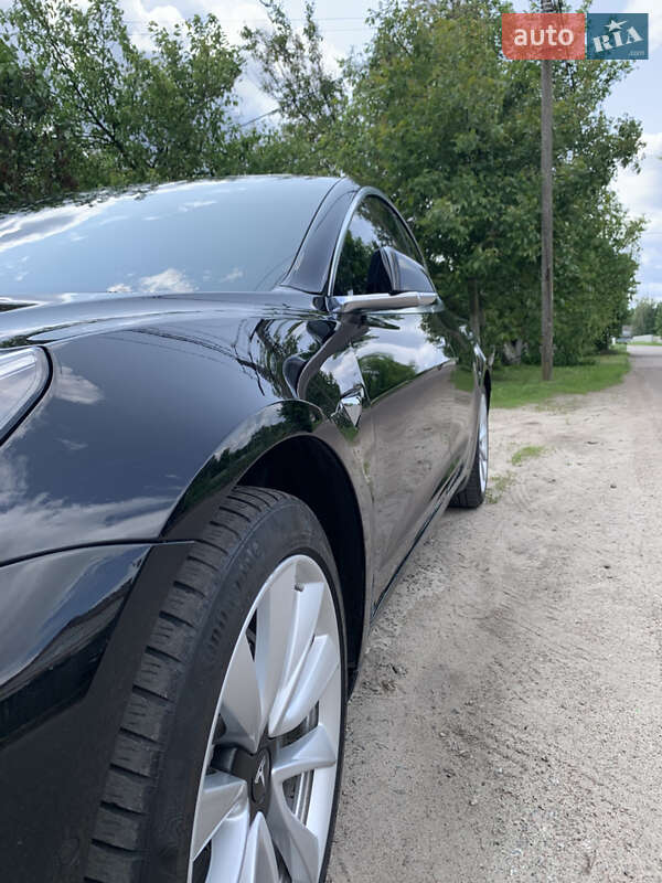 Седан Tesla Model 3 2019 в Буче