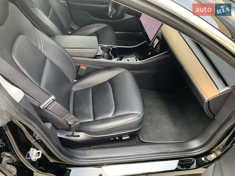 Седан Tesla Model 3 2019 в Буче