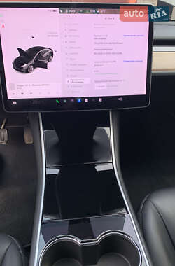 Седан Tesla Model 3 2019 в 